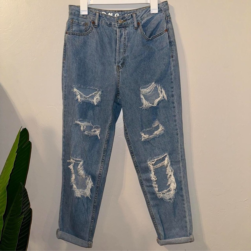 S.O.N.G Classic Mom Distressed Jeans
Size 9/29
Never Worn